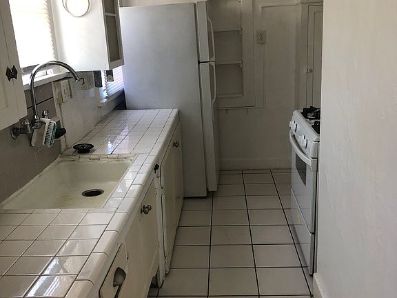 4th image of 223 N Loma Ave APT D