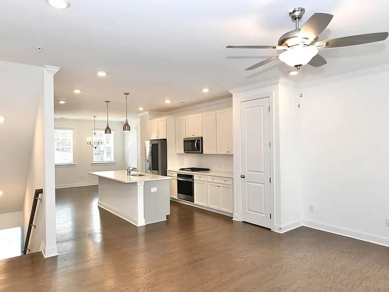 6574 Beacon Dr — Photo 6