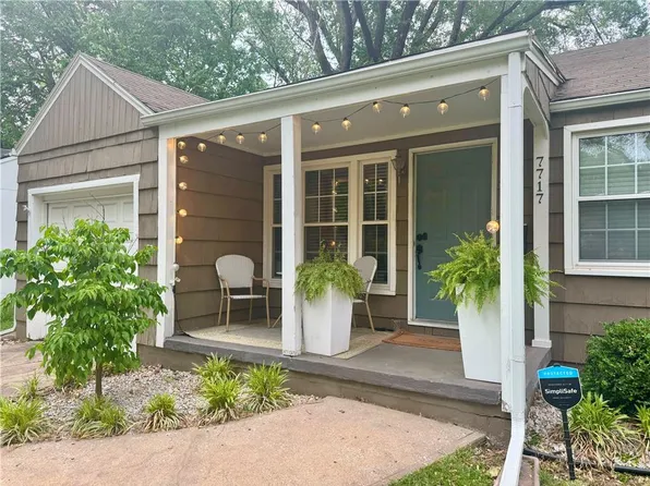 7717 Locust St, Kansas City, MO 64131