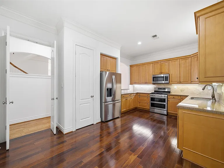 1329 Hyde Park Blvd — Photo 18