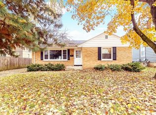 611 Oak Ave, Aurora, IL 60506