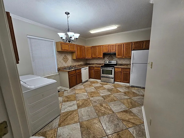 65 N Belvedere Blvd #201 — Photo 9