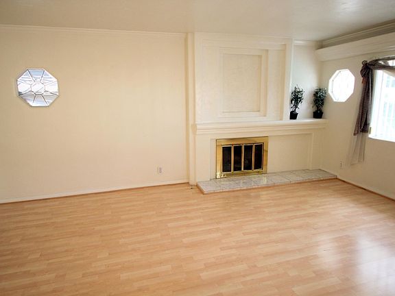 3rd image of 423 E Michelle St
