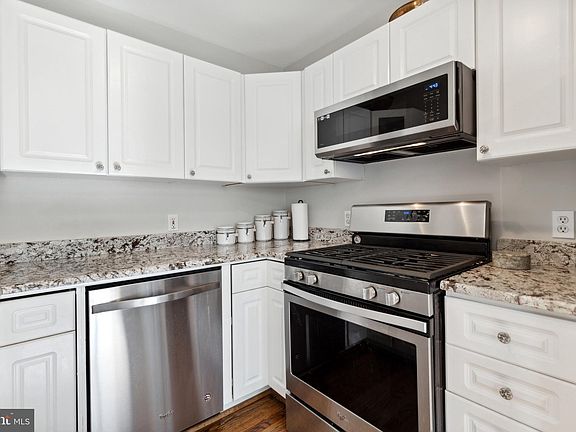 2nd image of 2452 Garnett Dr