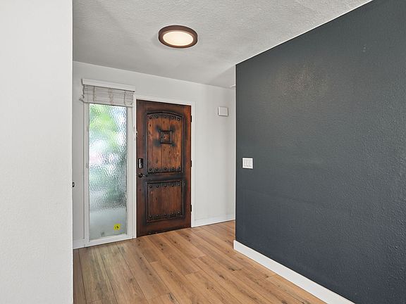 5th image of 4162 Ridgewood Ave