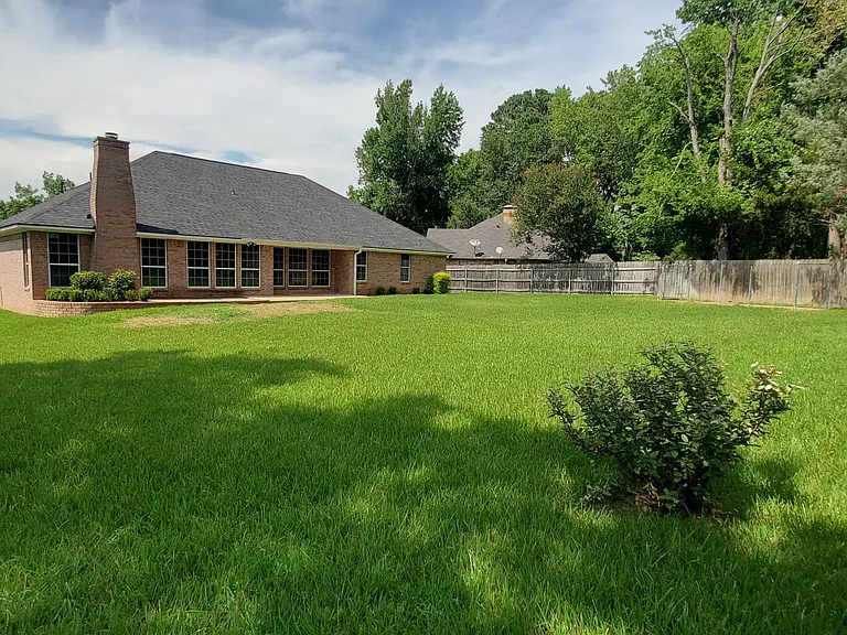 18257 Springmill Ct — Photo 45