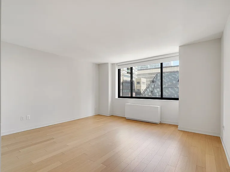 1 Columbus Pl #N7C — Photo 1