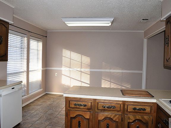 5th image of 22 Heatherwood Dr
