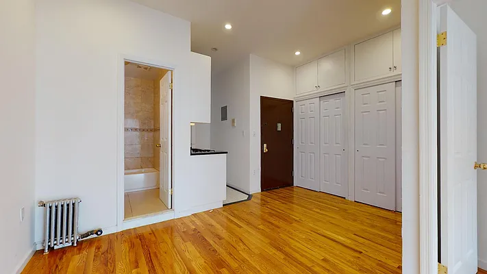 Rented by Bond New York | media 28