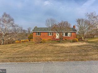 205 Valley View Dr, Hanover, PA 17331