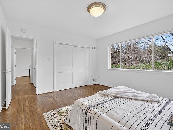 5th image of 5023 Sentinel Dr APT 122