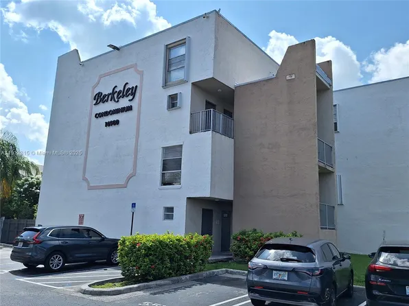 10900 SW 104th St APT 121, Miami, FL 33176