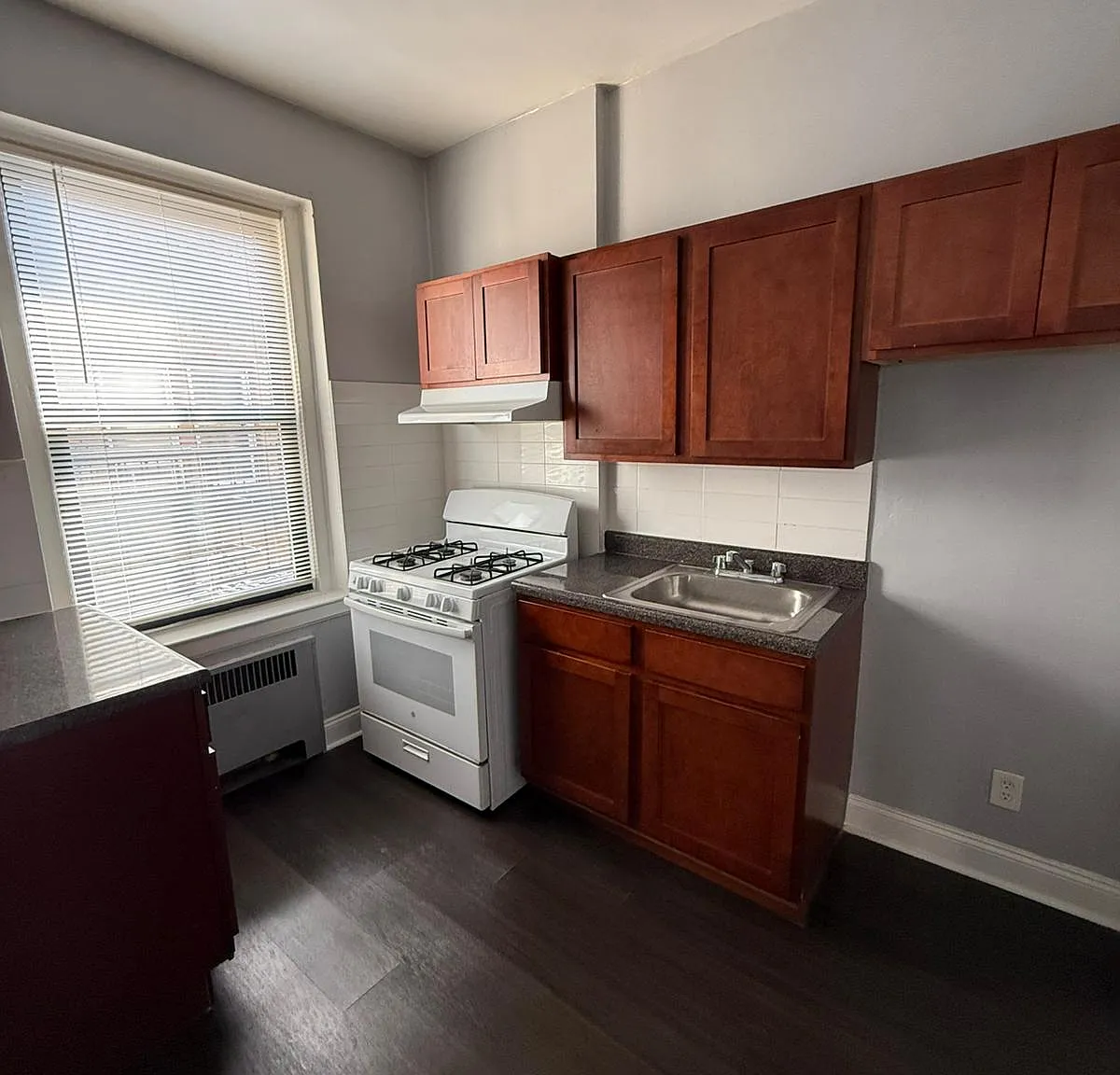 1 bed, 850 sqft, $1,670 — Photo 2