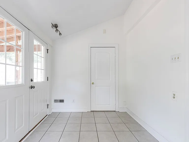 4904 Patterson Ave — Photo 15