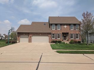 105 Golfview Dr, Eldridge, IA 52748