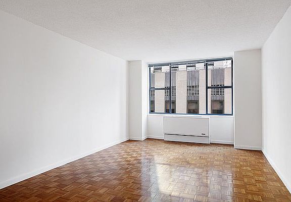 3rd image of 211 W 56th St #E21