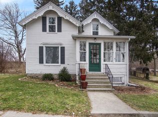 318 W 1st St, Fennville, MI 49408