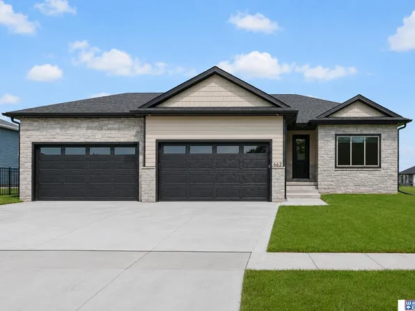 663 Eloise Ave, Lincoln, NE 68520