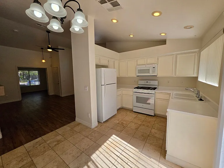 1641 Eagle Peak Way — Photo 8