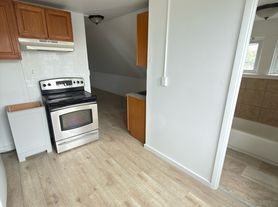 10 Beatrice St
