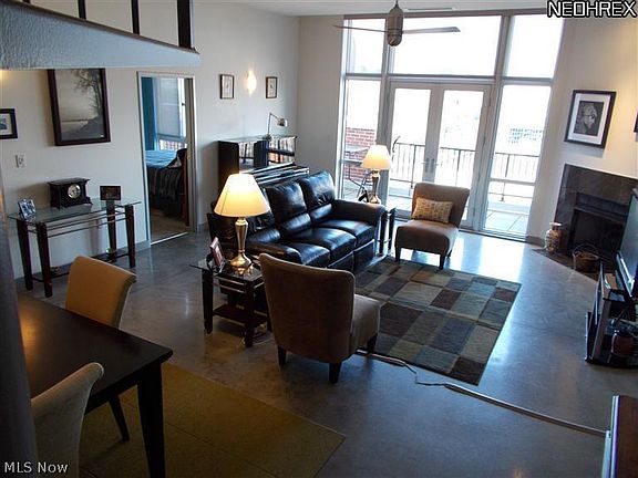 2nd image of 1951 W 26th #Penthouse 11