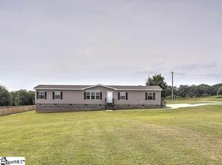 729 Bumblebee Ln, Wellford, SC 29385