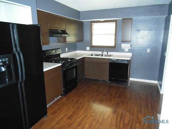 3rd image of 2743 Sweetbriar Ct