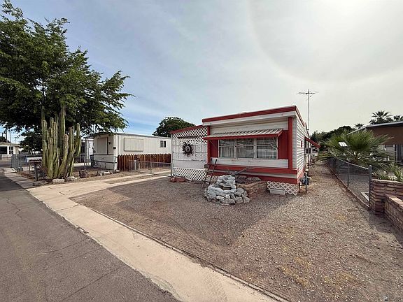 2nd image of 1039 S Myrtle Ave