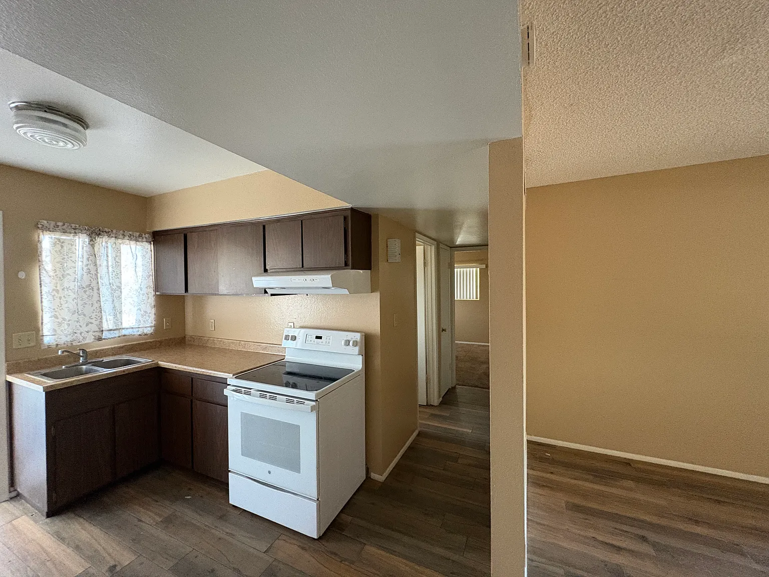 2 bed, 810 sqft, $1,250 — Photo 4