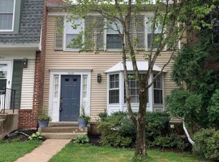 3829 Foxfield Ln, Fairfax, VA 22033
