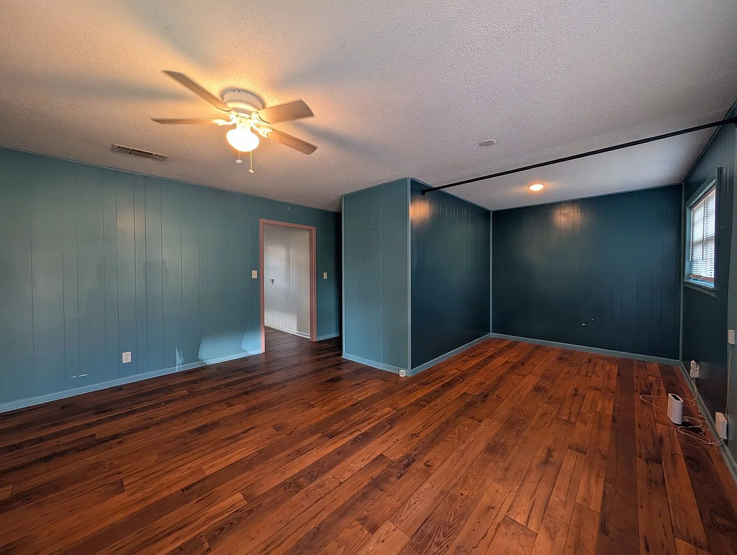 2 Bedroom on the AR side Available Now! — Photo 2