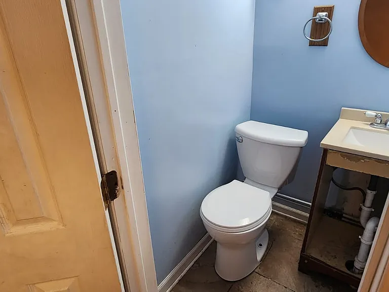373 E Lake Ave — Photo 15