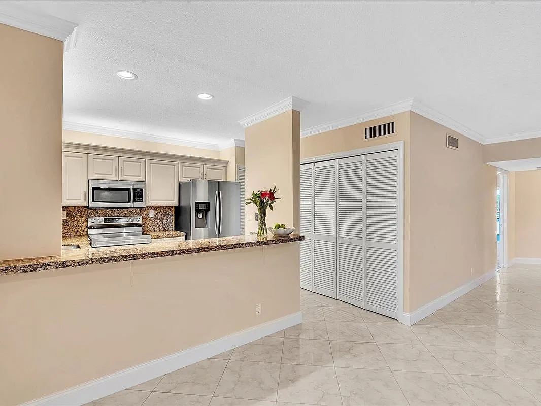 2 bed, 2.0 bath, 1220 sqft, $3,200 — Photo 4
