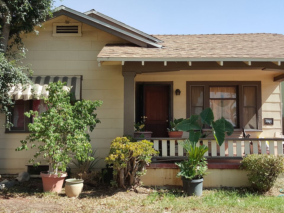 1st image of 907 De Foe St