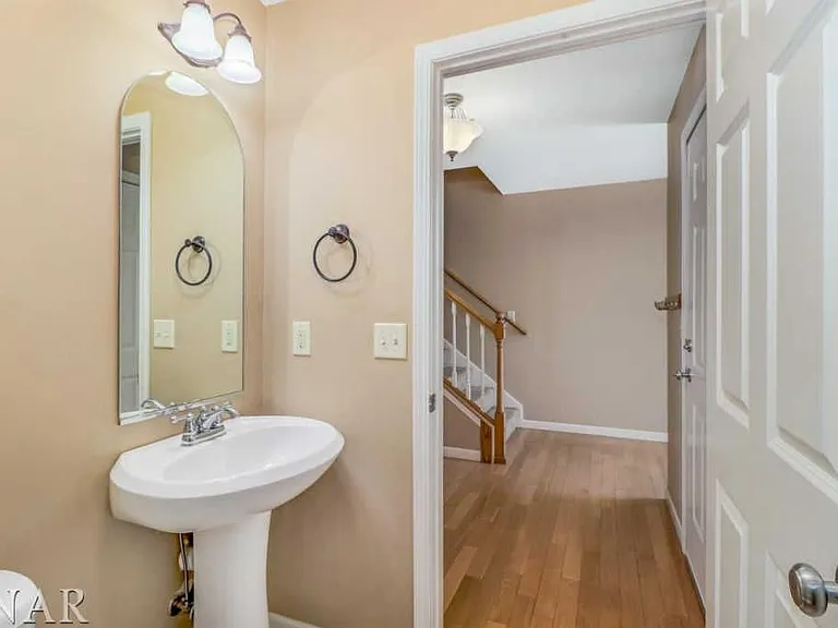 1104 Ekstam Dr #1 — Photo 9