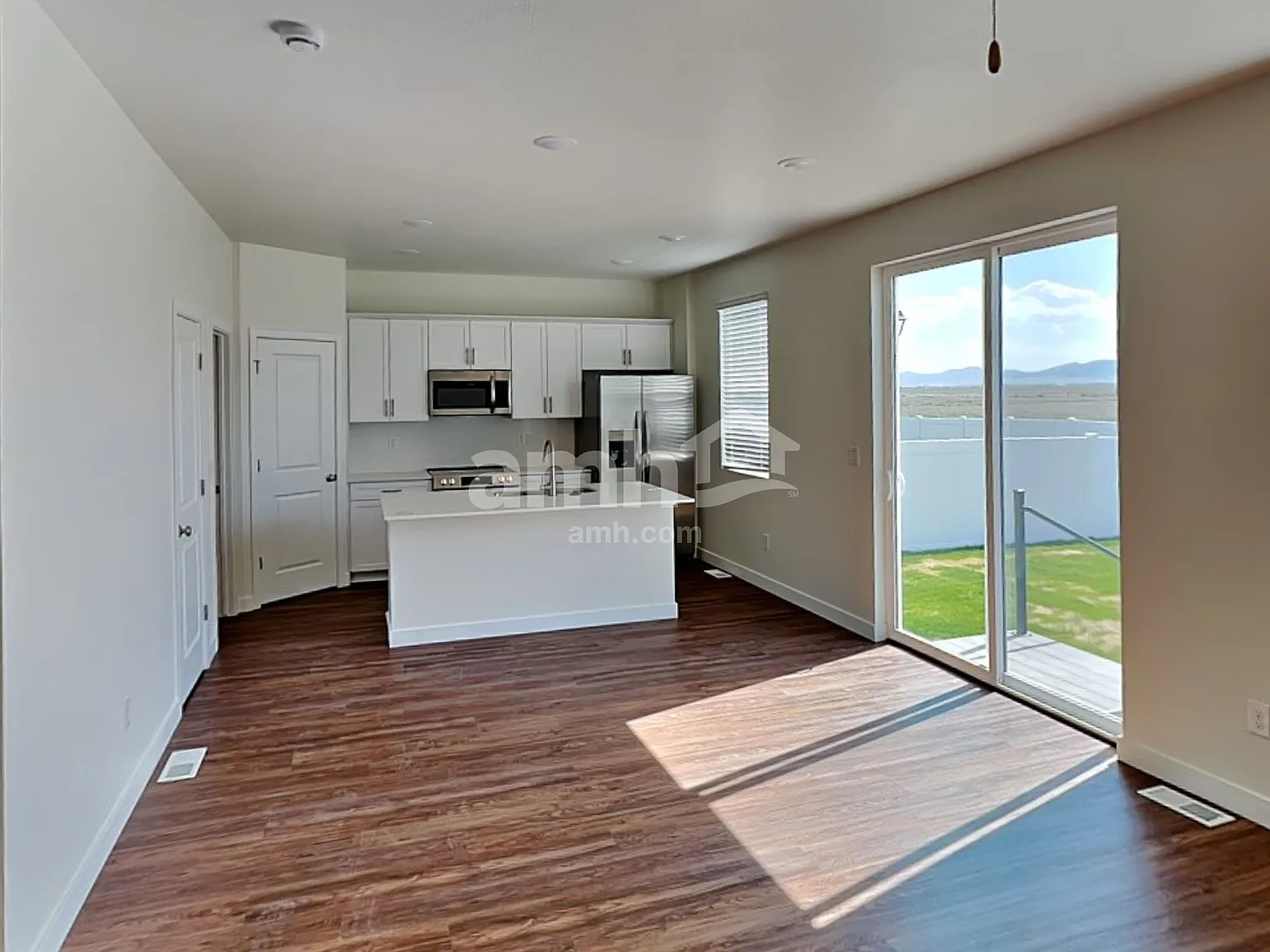 4 bed, 3.5 bath, 2236 sqft, $2,400 — Photo 4