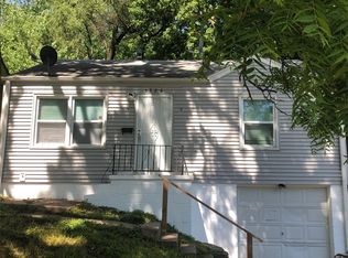3326 N 39th St, Omaha, NE 68111