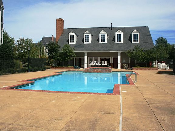 Community Pool-Clubhouse