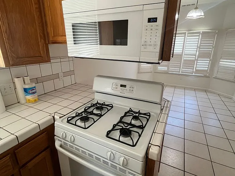 1807 E Harter Ct — Photo 6