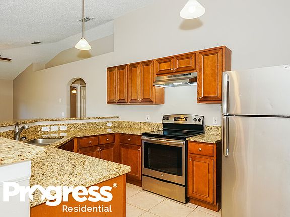 5th image of 3188 N Covington Dr