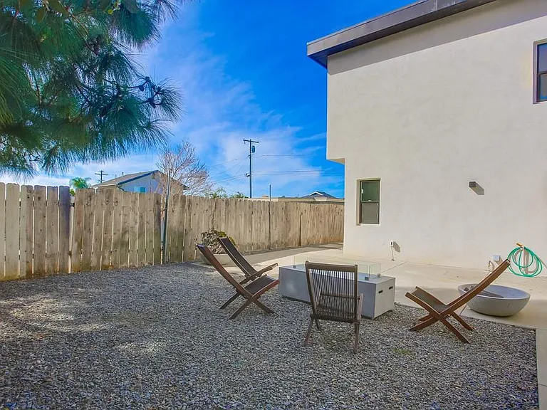 2552 Gregory Dr #B — Photo 17