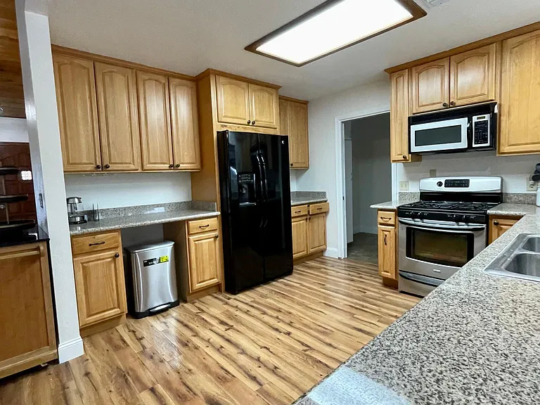 3640 Elizabeth Way — Photo 19