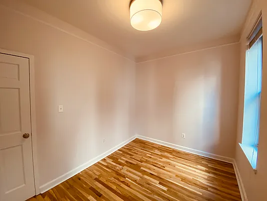 Rented by Metropolis Real Estate of Manhattan | media 22