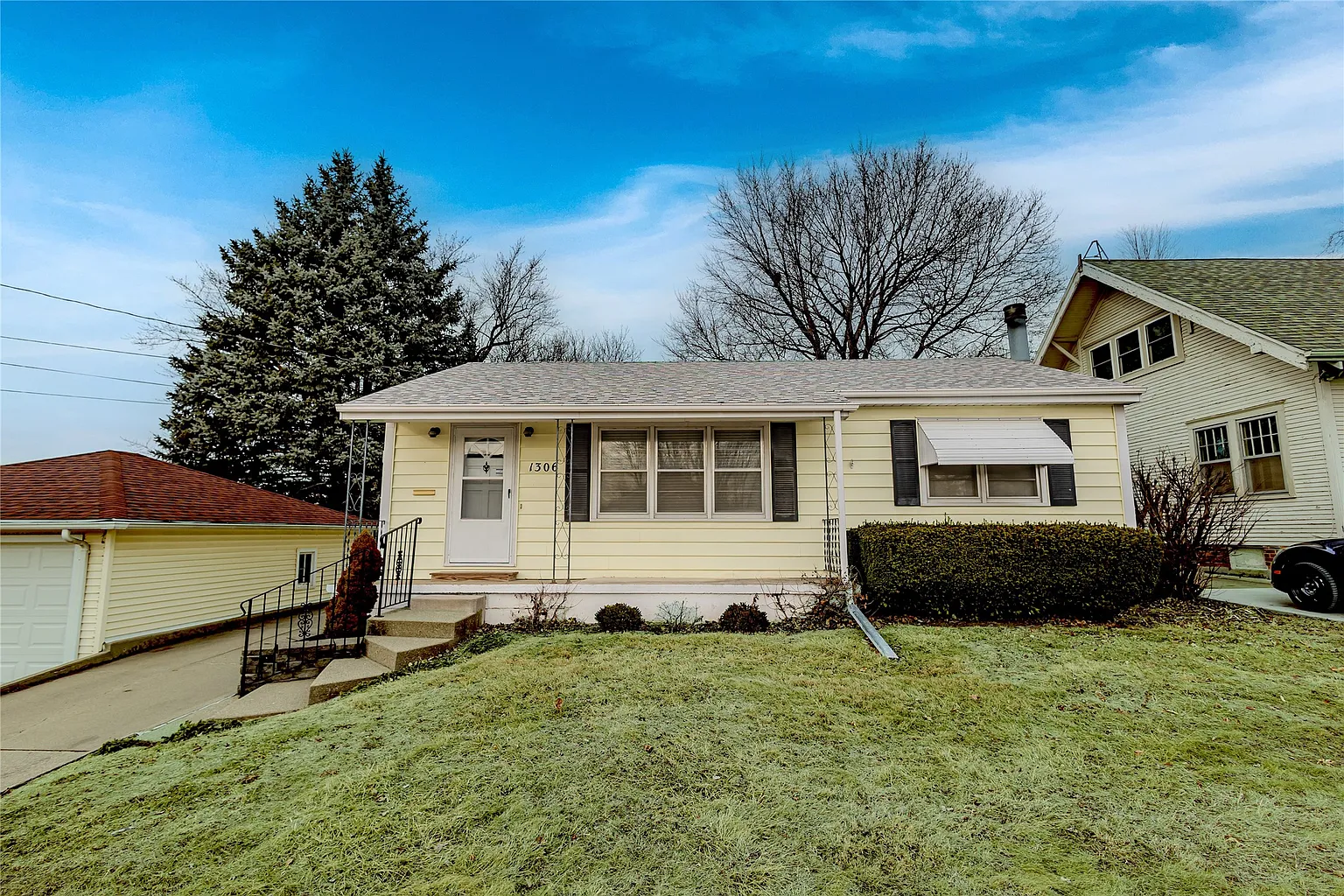1306 Ridgeway Dr photo 1