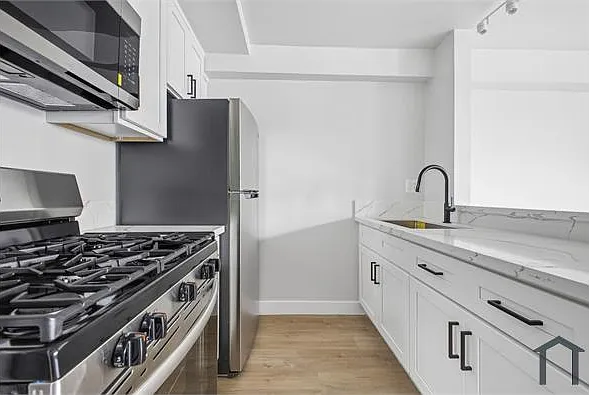 1505 S Hoover St #2 — Photo 4