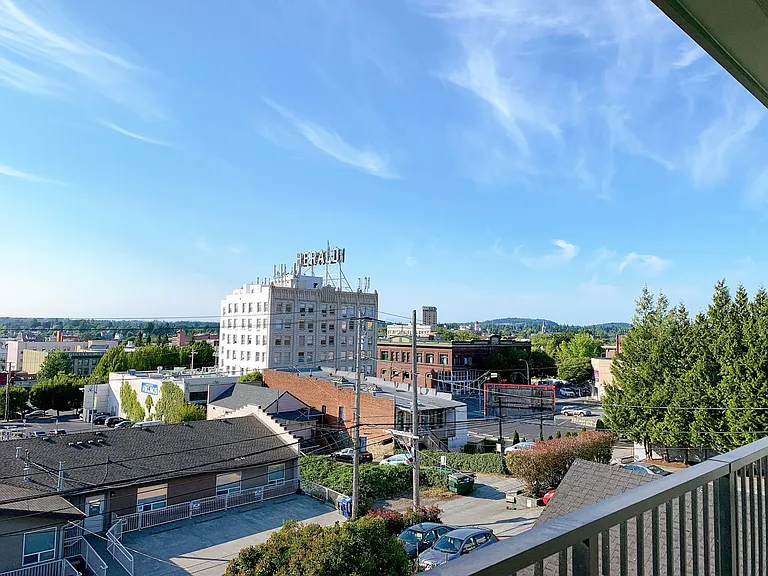 1111 N Forest St — Photo 46