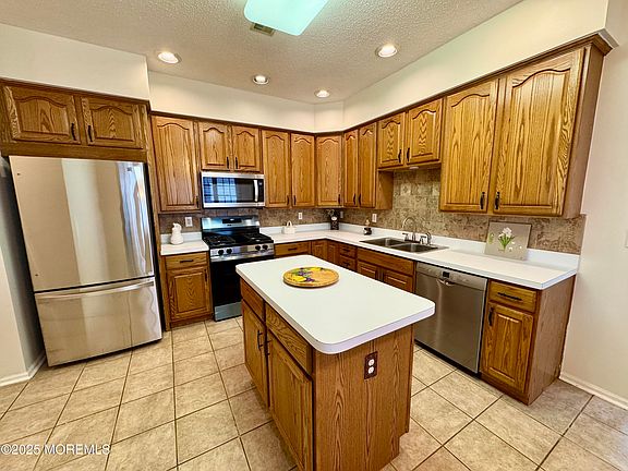 3rd image of 23 Westminster Dr