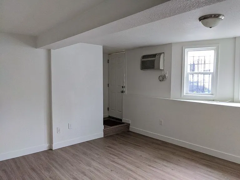 2801 San Marino St #14 — Photo 9