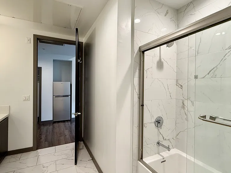 642 N Hobart Blvd #102 — Photo 9