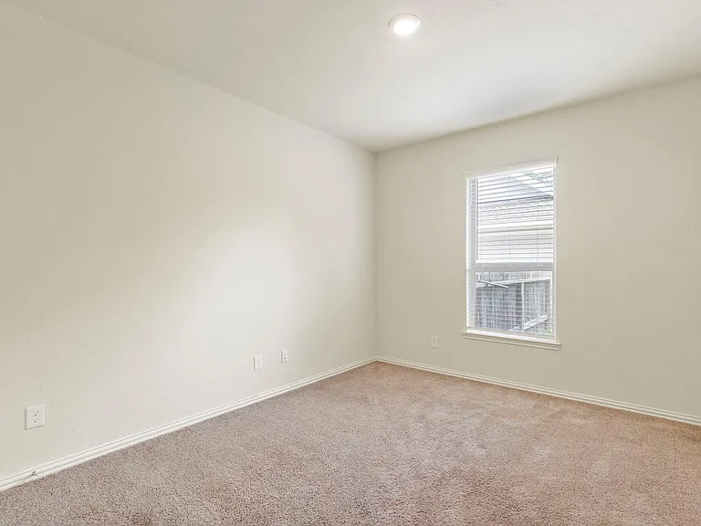 216 N Lynx Trl — Photo 11
